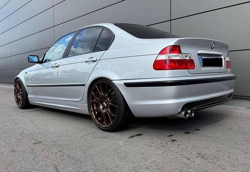Grau Gebraucht 2002 BMW 330 Comfort Edition Limousine | 8.300 € (Etwas zu teuer) - Bild 1/4