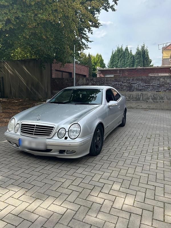 Grau Gebraucht 2002 Mercedes CLK230 Coupé | 1.190 € - Bild 1/4