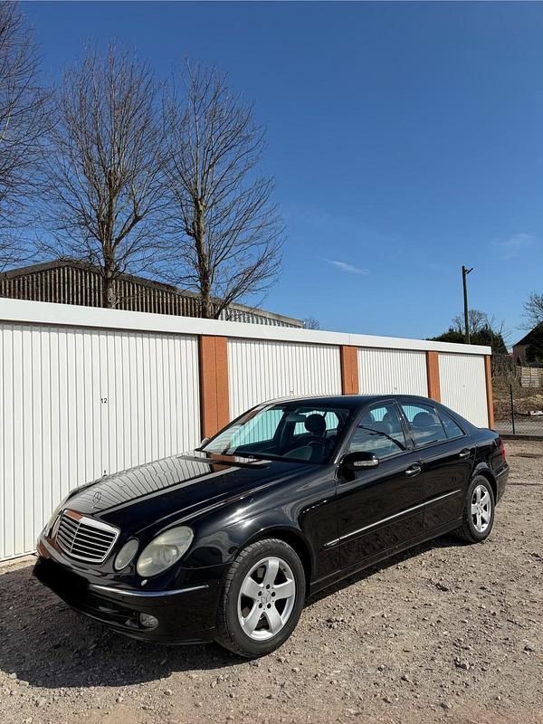 Gebraucht Mercedes E220 Avantgarde 150 PS (110 kW) 2004 Schwarz Limousine