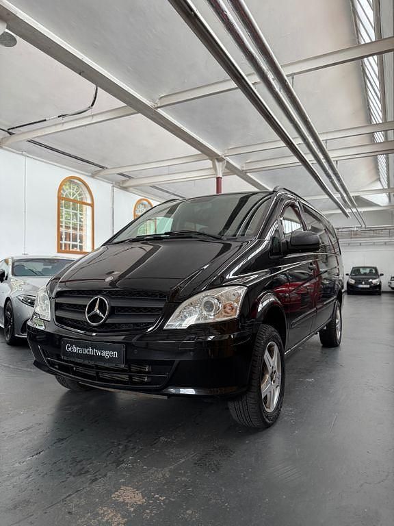 Schwarz Gebraucht 2012 Mercedes Vito Van / Kleinbus | 13.990 € (Fairer Preis) - Bild 1/4