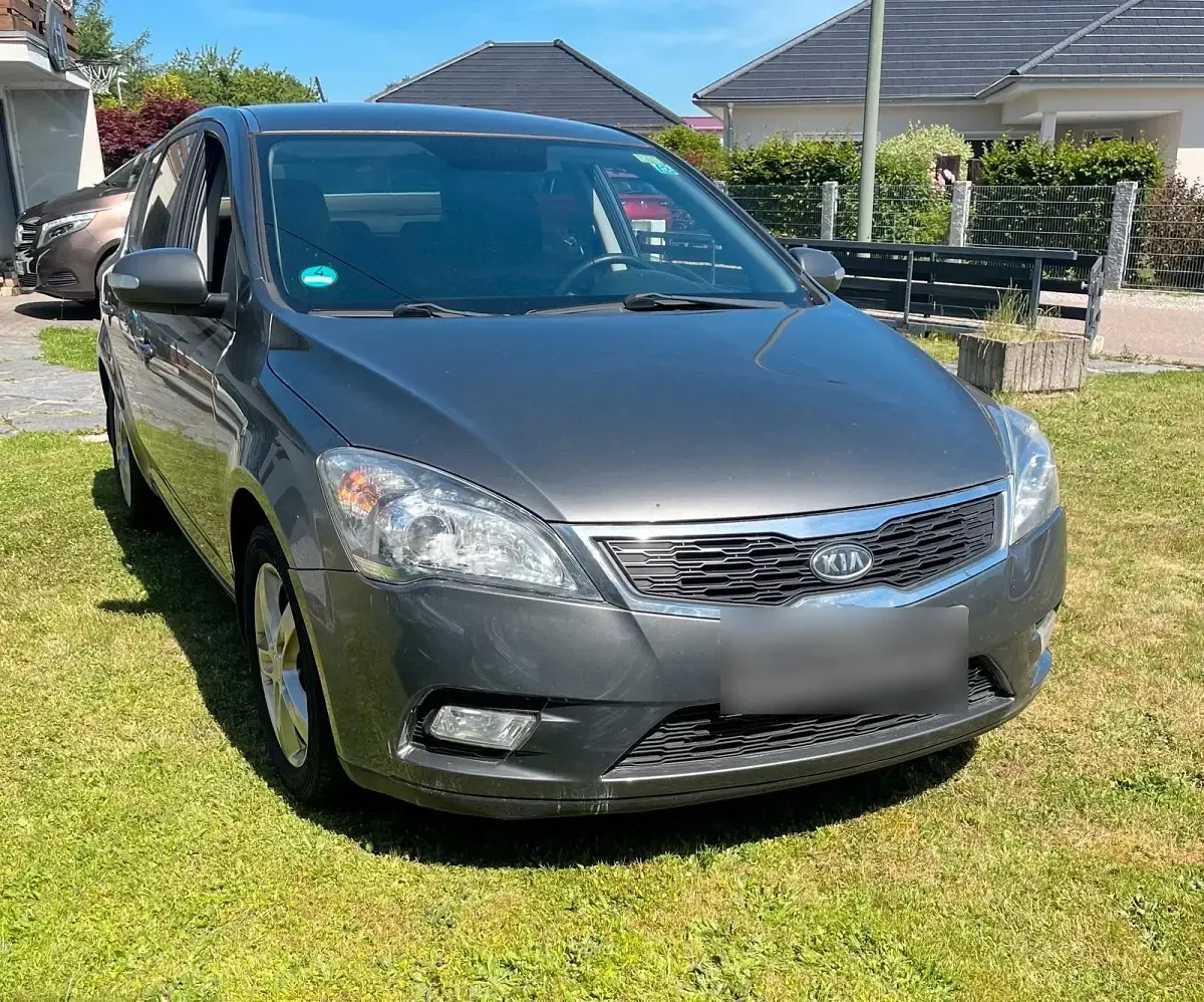 Gebraucht Kia Ceed 125 PS (91 kW) 2011 Grau Kleinwagen