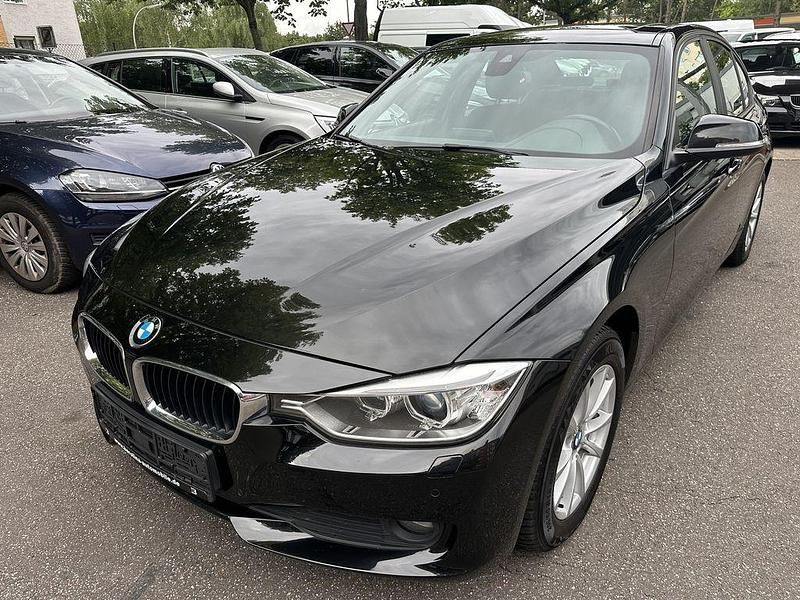 Schwarz Gebraucht 2012 BMW 318 Sport Line Limousine | 8.990 € (Fairer Preis) - Bild 1/4