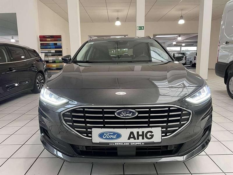 Neu Ford Focus Titanium 125 PS (91 kW) 2025 Magnetic metallic grau Kombi