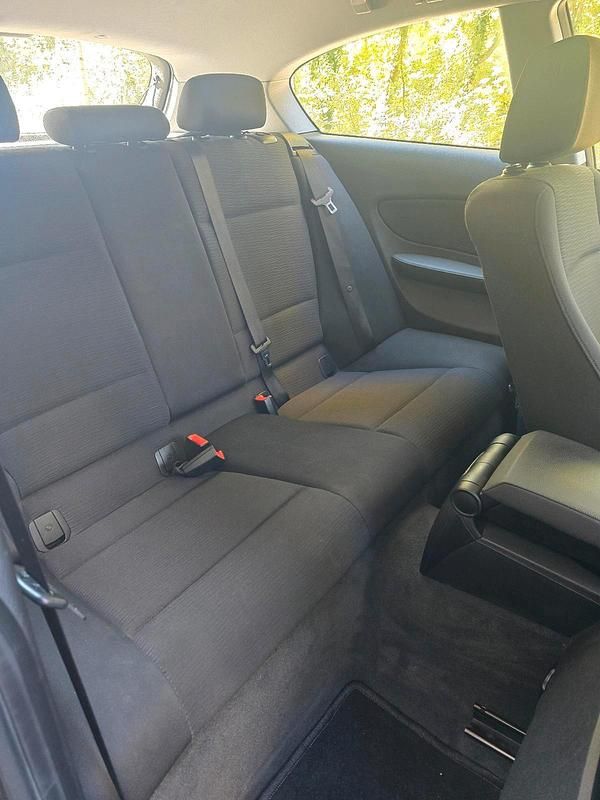 Gebraucht BMW 116 122 PS (89 kW) 2009 Schwarz Kleinwagen