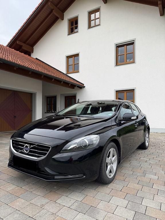 Schwarz Gebraucht 2013 Volvo V40 Kinetic Kombi | 7.400 € (Guter Preis) - Bild 1/4