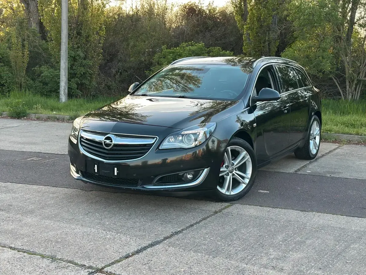 Gebraucht Opel Insignia 140 PS (102 kW) 2016 Schwarz Kombi