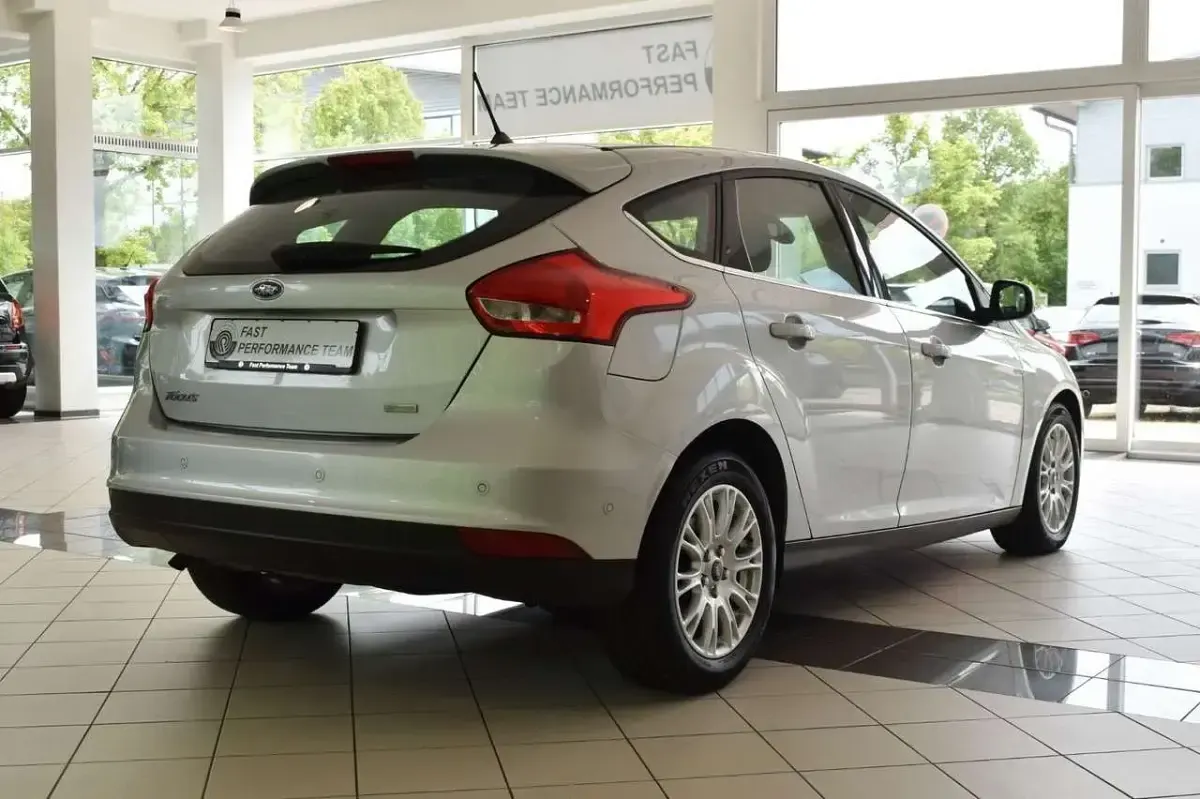 Usado Ford Focus Business Edition 101 CV (74 kW) 2018 Plateado Berlina