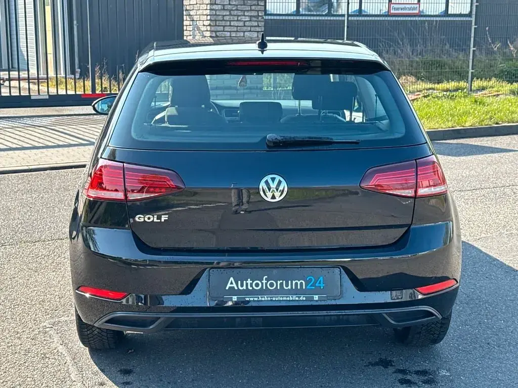 Gebraucht VW Golf VII Trendline 86 PS (63 kW) 2018 Schwarz Limousine