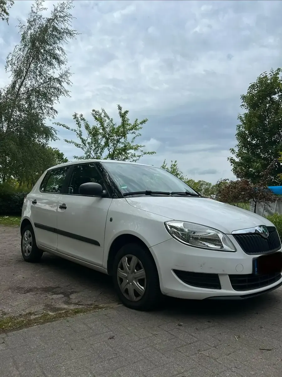 Gebraucht Skoda Fabia Active 60 PS (44 kW) 2011 Weiß Kleinwagen