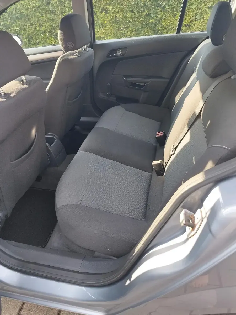 Gebraucht Opel Astra 105 PS (77 kW) 2007 Silber Limousine