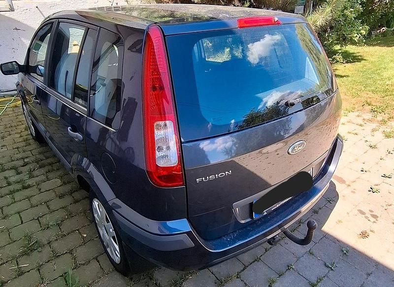 Grau Gebraucht 2006 Ford Fusion Limousine | 3.150 € (Fairer Preis) - Bild 1/4