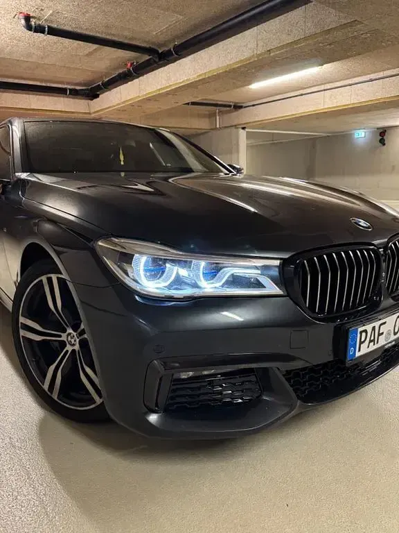 Gebraucht BMW 740 Sport Line 320 PS (235 kW) 2017 Grau Limousine