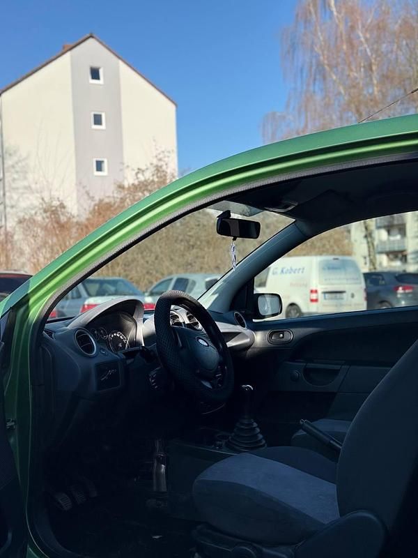 Gebraucht Ford Fiesta 75 PS (55 kW) 2005 Grün Kleinwagen