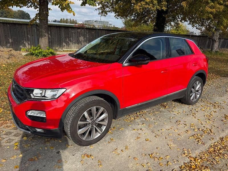 Rot Gebraucht 2021 VW T-Roc Style SUV | 12.500 € - Bild 1/4