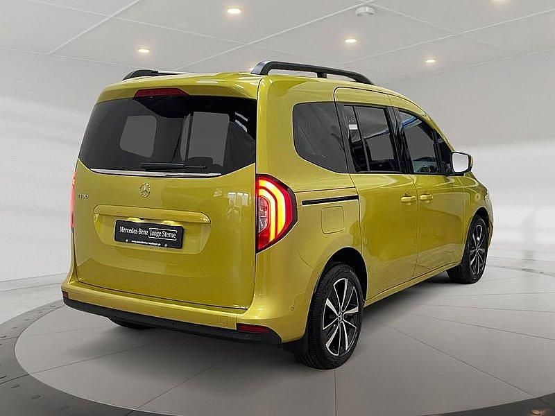 Gebraucht Mercedes T180 116 PS (85 kW) 2023 Limonitgelb metallic Van / Kleinbus