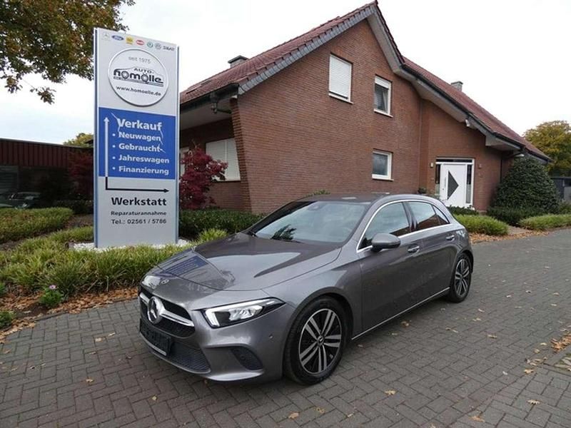 Gebraucht Mercedes A200 Progressive 150 PS (110 kW) 2022 Mountaingrau Limousine