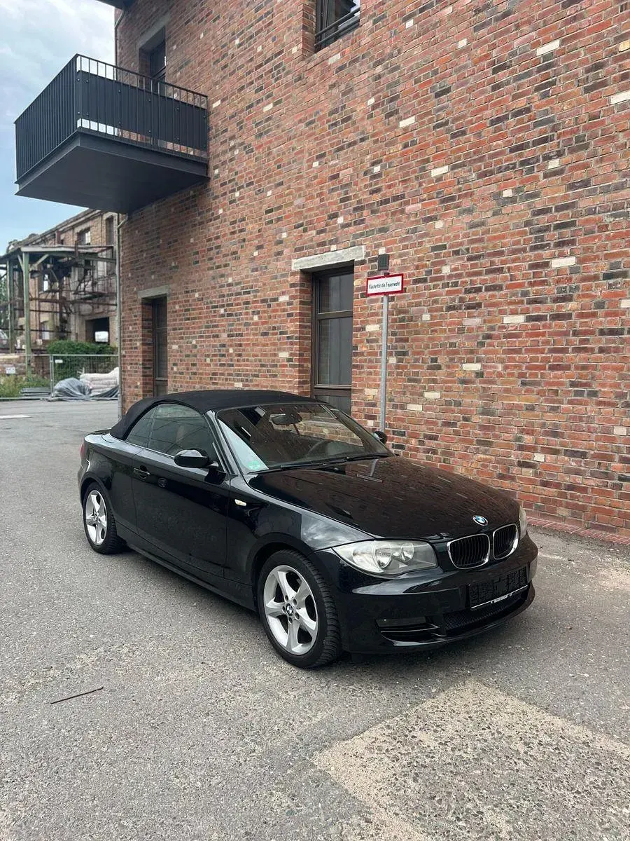 Gebraucht BMW 118 Cabriolet Sport Line 143 PS (105 kW) 2009 Schwarz Cabrio