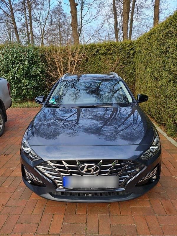 Grau Gebraucht 2020 Hyundai i30 Edition Kombi | 14.400 € (Guter Preis) - Bild 1/4