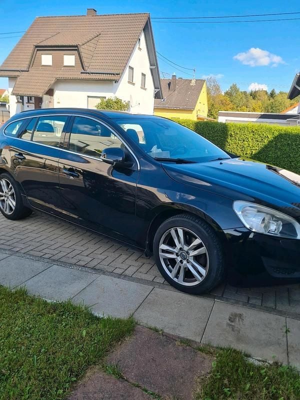 Schwarz Gebraucht 2013 Volvo V60 Kombi | 3.900 € (Guter Preis) - Bild 1/4
