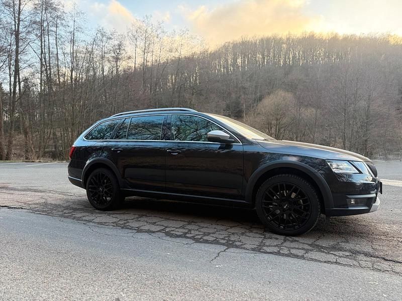 Gebraucht Skoda Octavia Scout 190 PS (139 kW) 2020 Schwarz Kombi
