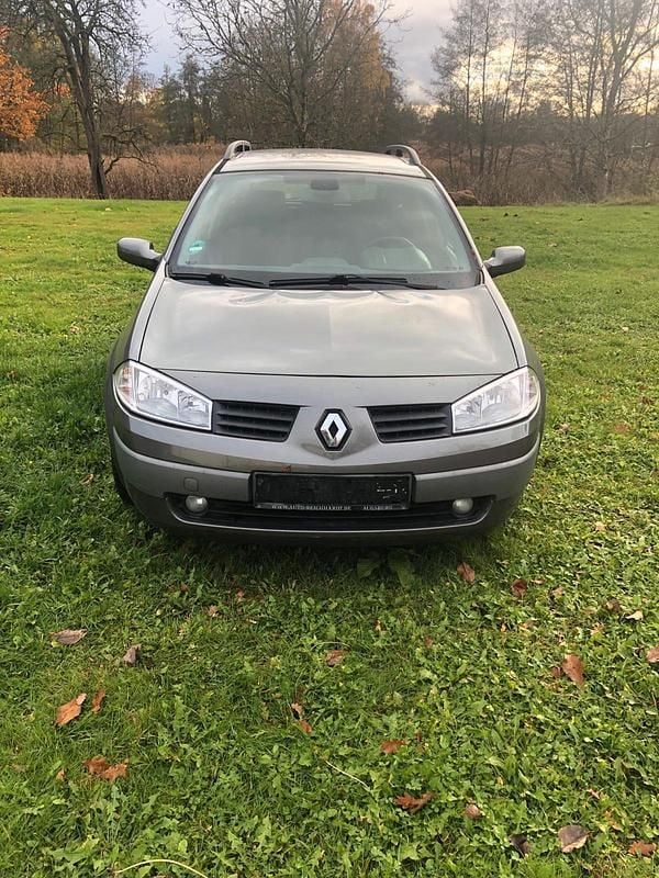 Grau Gebraucht 2003 Renault Mégane GrandTour Kombi | 1.699 € (Fairer Preis) - Bild 1/4
