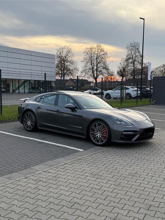 Grau Gebraucht 2017 Porsche Panamera Turbo Limousine | 61.500 € (Fairer Preis) - Bild 1/4