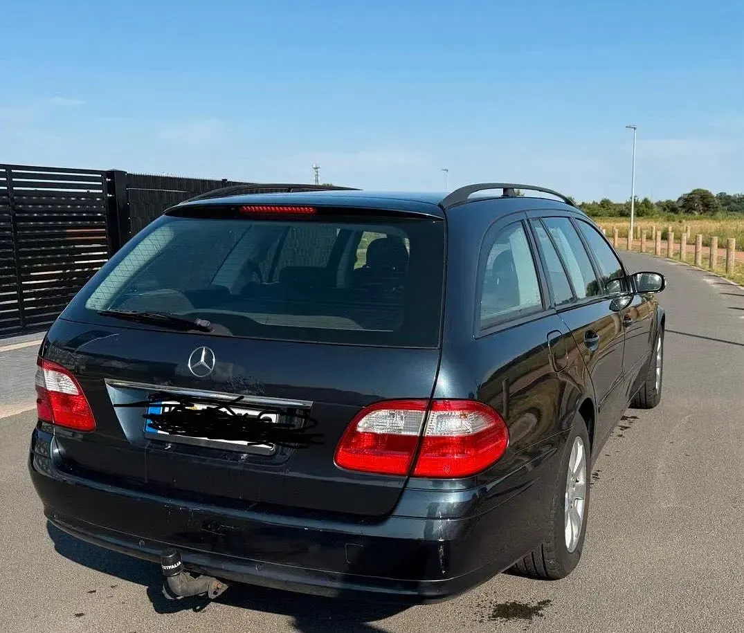 Gebraucht Mercedes E220 150 PS (110 kW) 2005 Schwarz Kombi