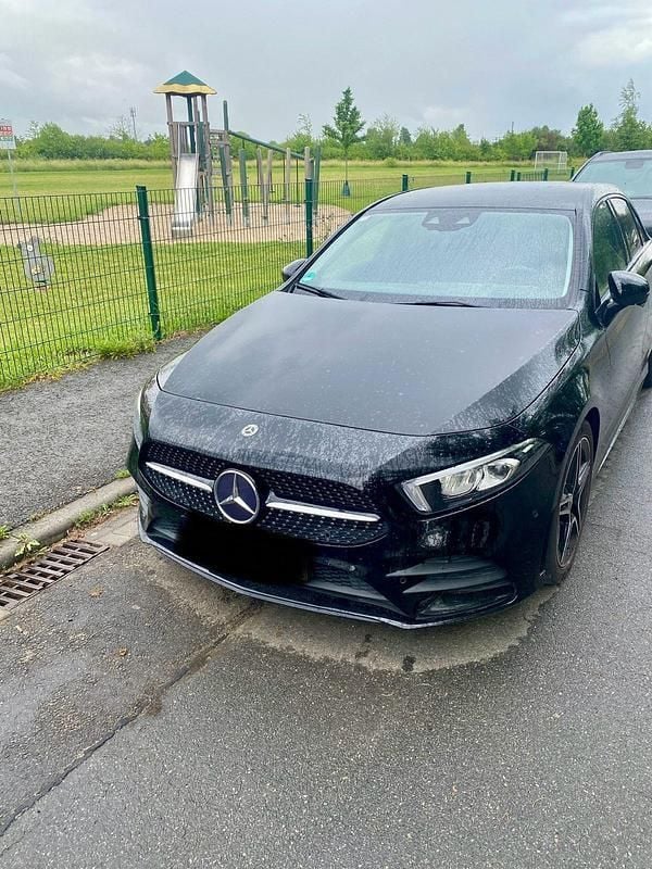 Schwarz Gebraucht 2019 Mercedes A180 Limousine | 24.500 € (Fairer Preis) - Bild 1/4