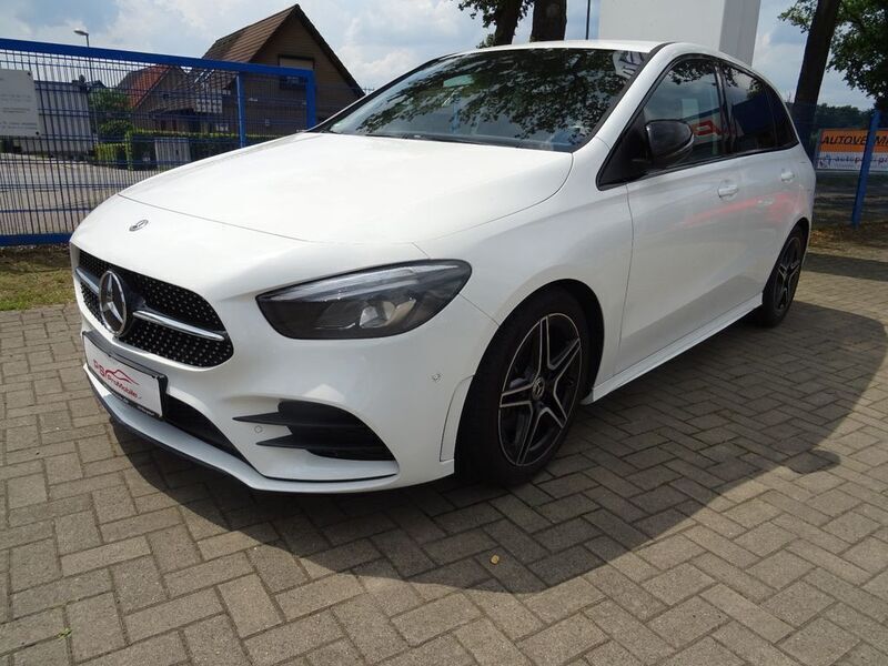 Weiß Gebraucht 2019 Mercedes B180 AMG line Van / Kleinbus | 24.790 € (Fairer Preis) - Bild 1/4