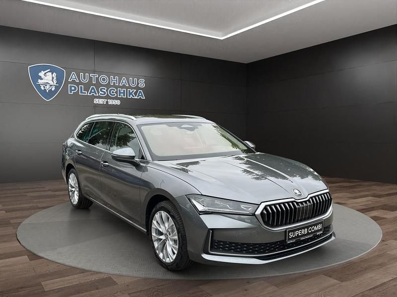 Neu Skoda Superb Selection 193 PS (141 kW) 2025 Graphitegrau metallic Limousine