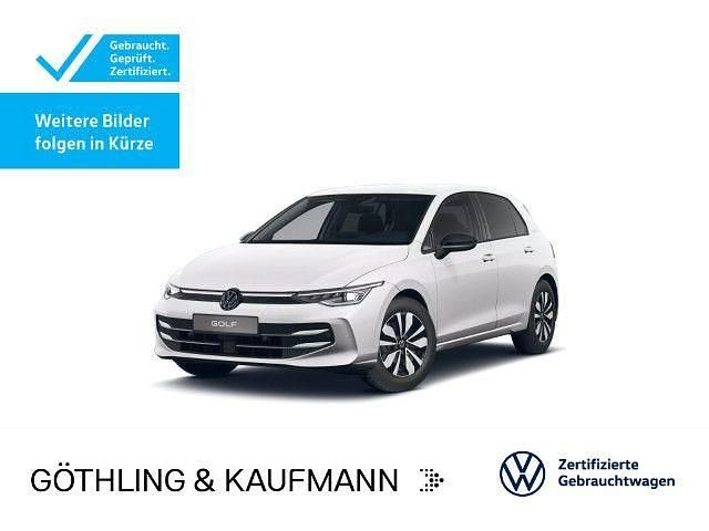 Oryxweiß perlmutteffekt Gebraucht 2024 VW Golf VIII Goal Limousine | 25.230 € (Superpreis) - Bild 1/3