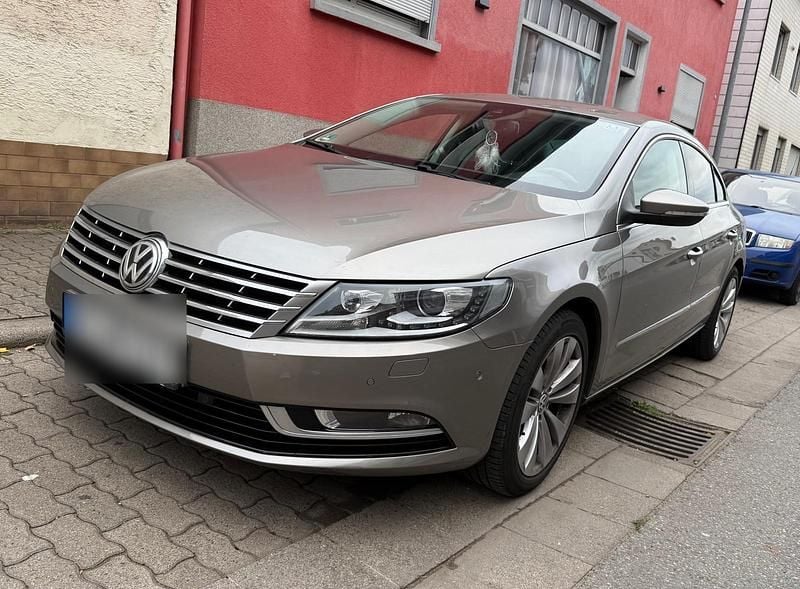 Braun Gebraucht 2012 VW Passat Limousine | 10.500 € - Bild 1/4