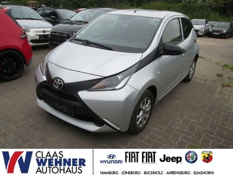 Silber Gebraucht 2016 Toyota Aygo Kleinwagen | 8.290 € (Fairer Preis) - Bild 1/4