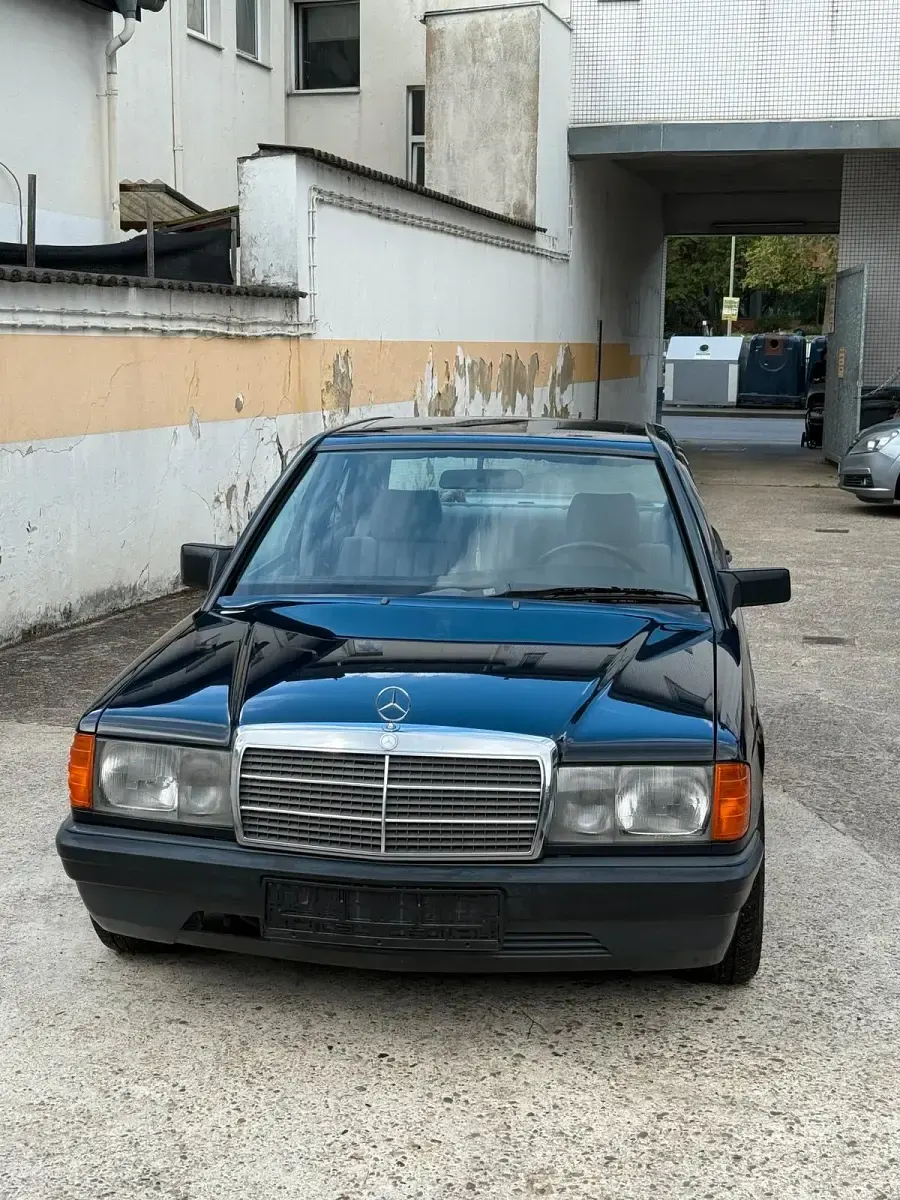 Gebraucht Mercedes 190 90 PS (66 kW) 1987 Blau Limousine