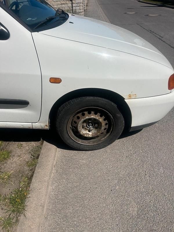 Second-hand VW Caddy 63 CP (46 kW) 2003 Alb Monovolum