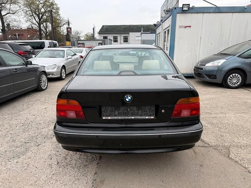 Second-hand BMW 523 170 CP (125 kW) 2000 Negru Berlinǎ