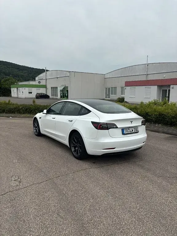 Gebraucht Tesla Model 3 RWD 208 kW (283 PS) 2023 Weiß Limousine