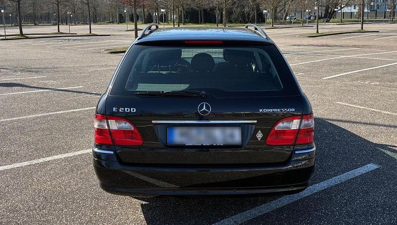 Gebraucht Mercedes E200 Elegance 163 PS (119 kW) 2005 Schwarz Kombi