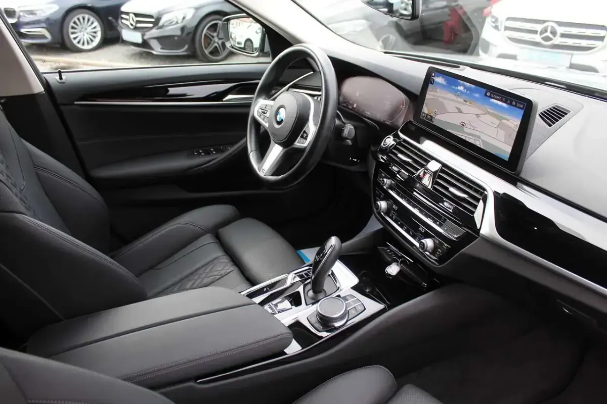 Gebraucht BMW 530 286 PS (210 kW) 2023 Skyscraper grau metallic Kombi