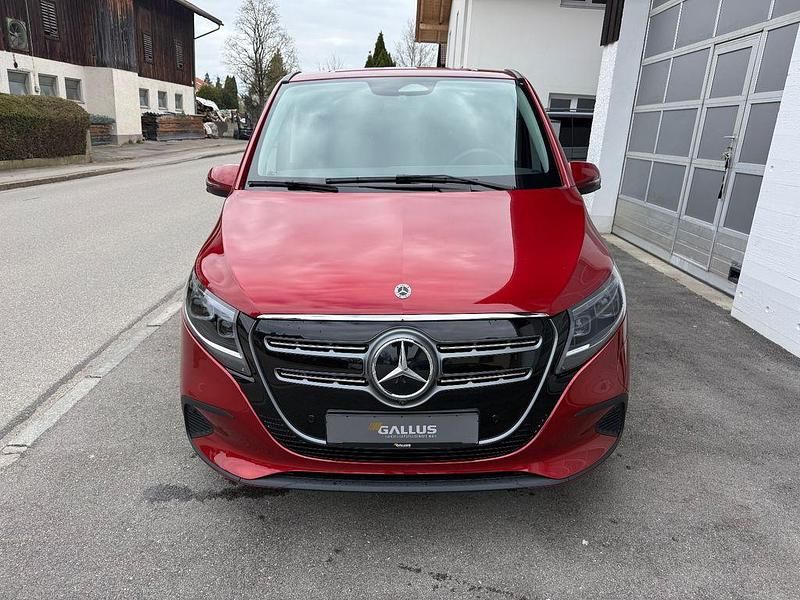 Gebraucht Mercedes EQV300 150 kW (204 PS) 2025 Rot Van / Kleinbus