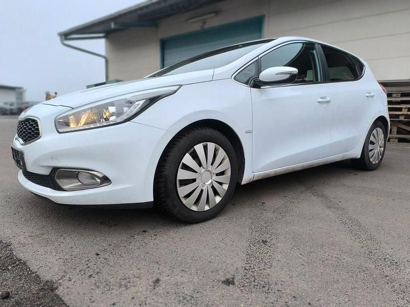 Gebraucht Kia Ceed Platinum Edition 128 PS (94 kW) 2013 Weiß Kleinwagen
