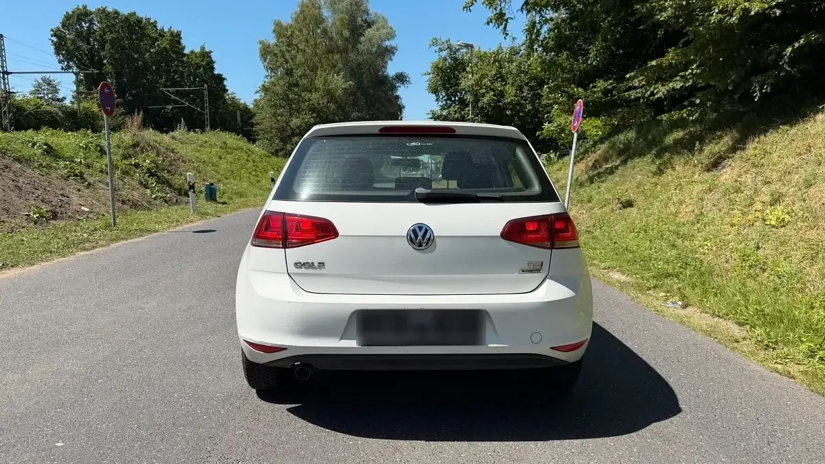 Gebraucht VW Golf VII 110 PS (80 kW) 2015 Weiß Limousine