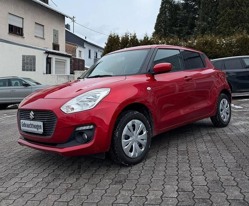 Gebraucht Suzuki Swift Comfort 90 PS (66 kW) 2018 Rot Kleinwagen