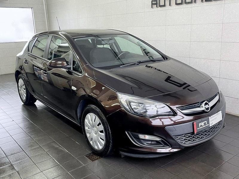Gebraucht Opel Astra Selection 116 PS (85 kW) 2015 Braun Limousine