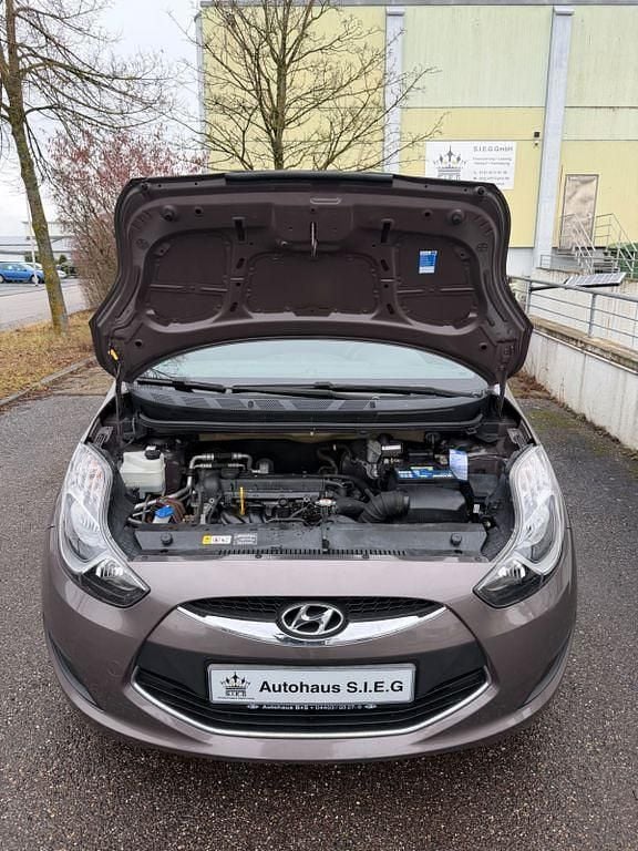 Gebraucht Hyundai ix20 Edition 90 PS (66 kW) 2013 Braun Kleinwagen