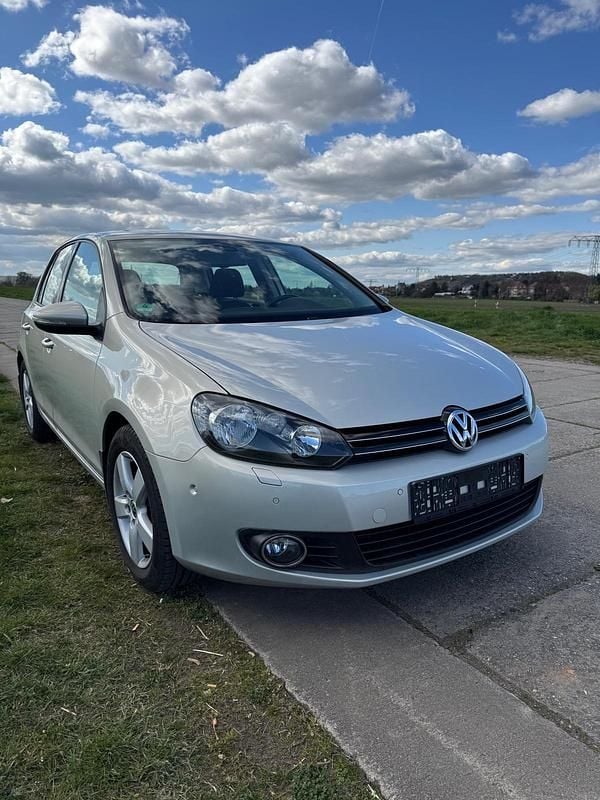 Silber Gebraucht 2010 VW Golf VI Team Limousine | 7.500 € (Teuer) - Bild 1/4