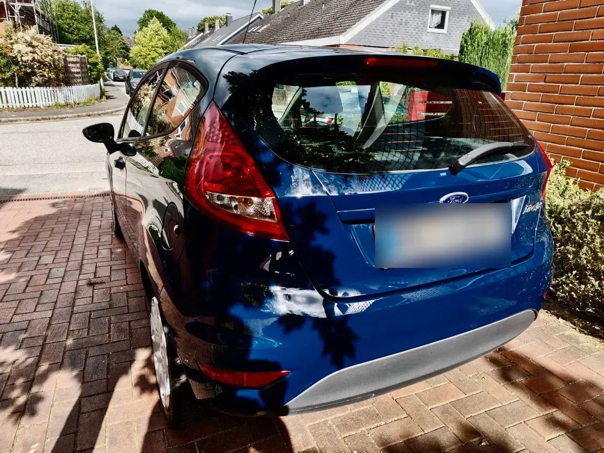 Gebraucht Ford Fiesta Ambiente 60 PS (44 kW) 2012 Blau Limousine