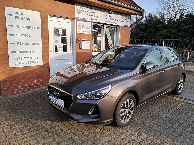 Gebraucht Hyundai i30 Trend 140 PS (102 kW) 2018 Grau Limousine