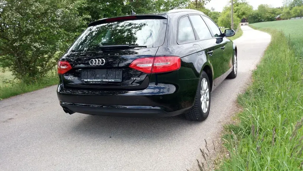 Gebraucht Audi A4 Attraction 120 PS (88 kW) 2014 Schwarz Kombi