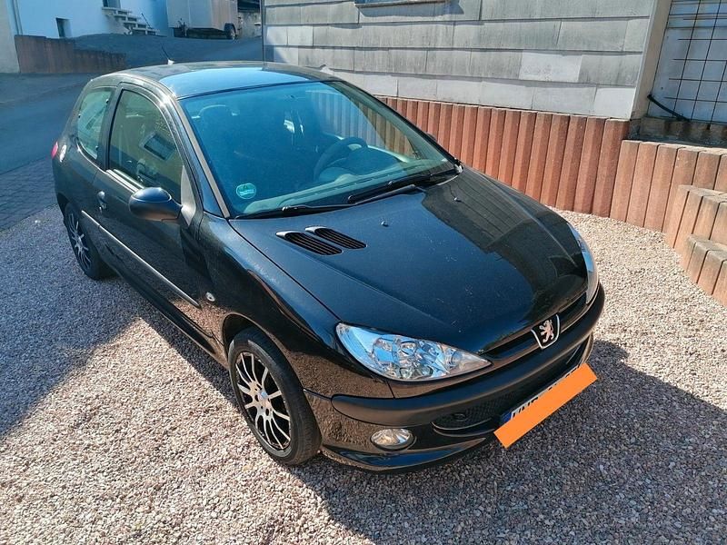 Schwarz Gebraucht 2006 Peugeot 206 Filou Limousine | 500 € - Bild 1/4